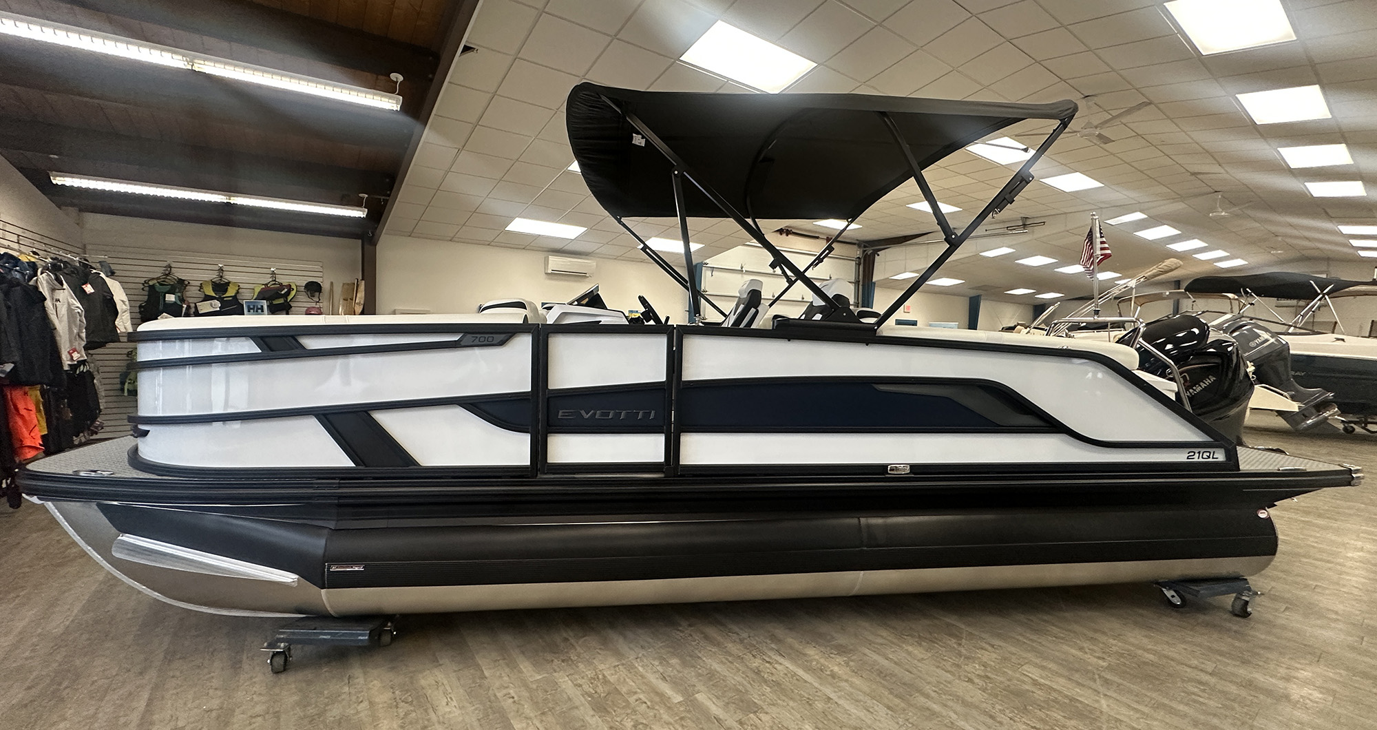 2026 Evotti 721QL Tripletoon - White/Blue